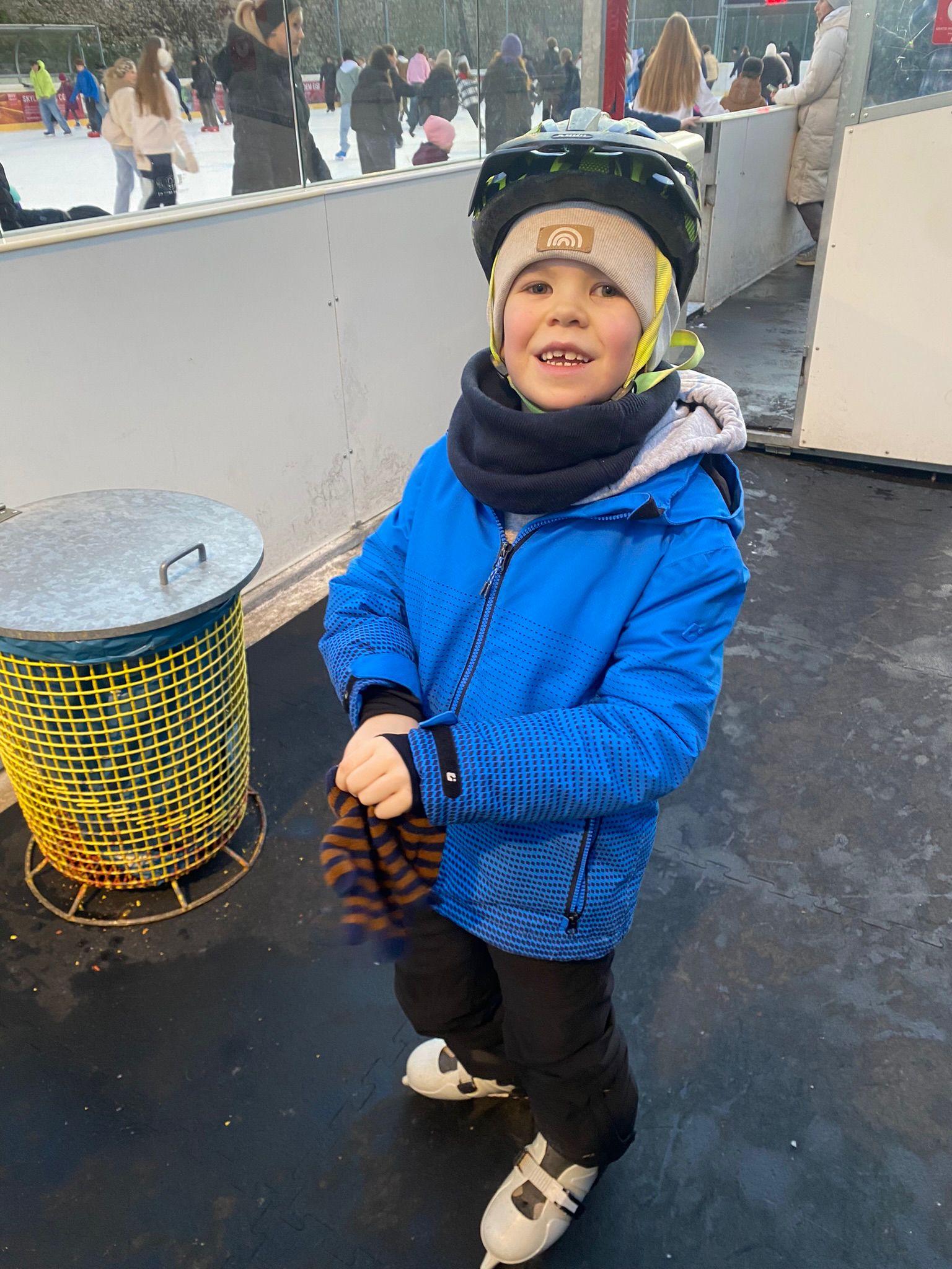Henri beim Eislaufen