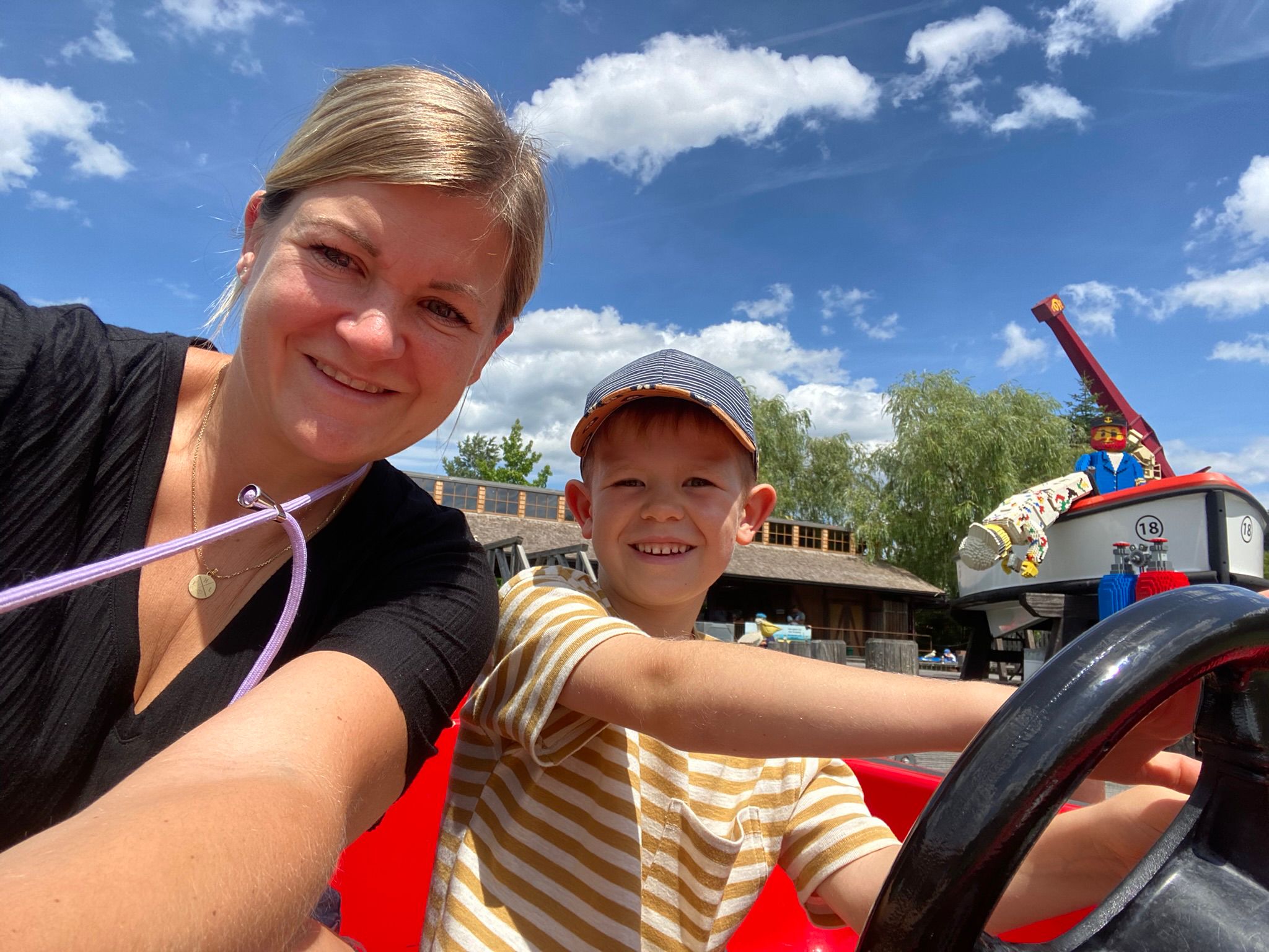 Henri mit Mama im Legoland